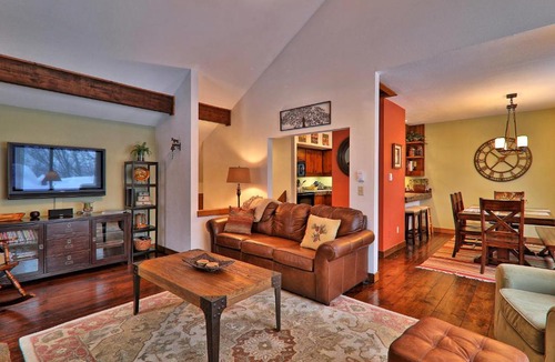 Plymouth House | 375 Hawk Spur