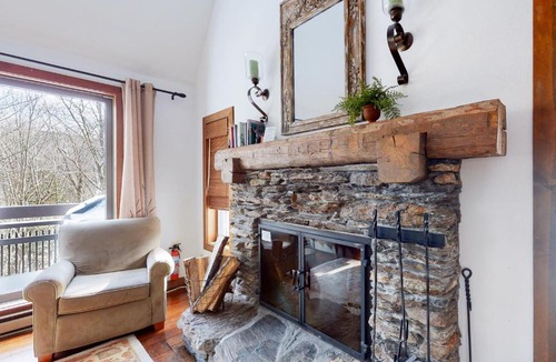 Plymouth House | 375 Hawk Spur