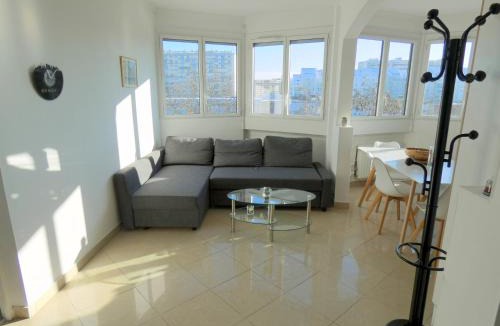 Chateaudun-Bannier Apartment | 37m2 lumineux face gare SNCF, WIFI, NETFLIX, café et thé offerts
