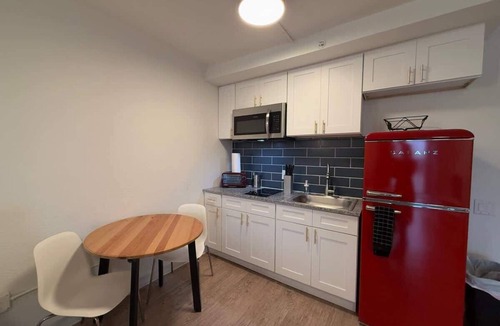 St. Johns Apartment | [38] ATX Studio: 1 Queen, Access to Gym & Laundry