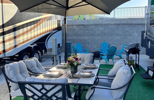 Gravois Mills House | 38 ft RV-Amazing View-Water Park-Restaurant
