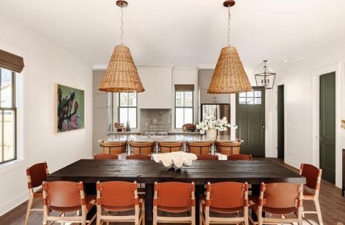 Thunderbolt House | 38 Guests 12 Bedroom Compound Private Pool