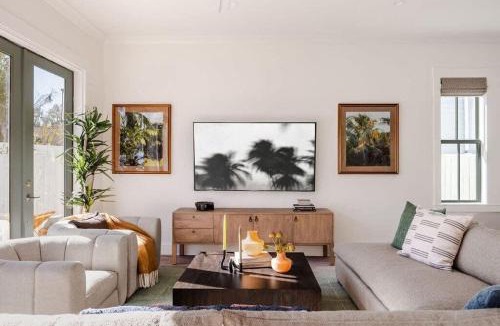 Thunderbolt House | 38 Guests 12 Bedroom Compound Private Pool
