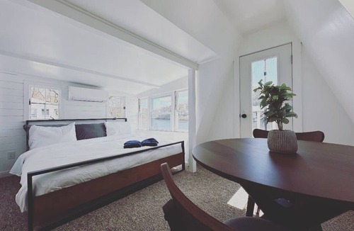 South Britain Apartment | #38b *The Getaway* with a view.