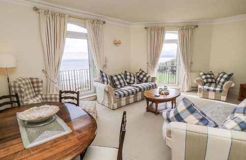 Muston Apartment | 38C The Crescent