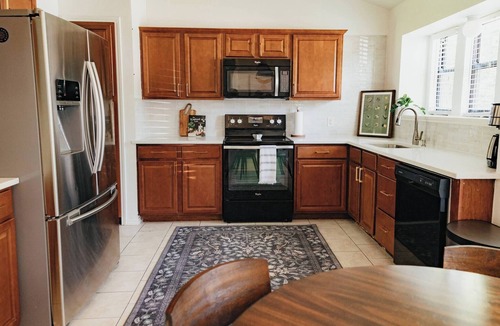 Corinth House | 38min From FIFA Event 3BR/Office - New Mid Century
