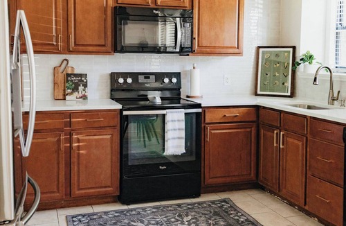 Corinth House | 38min From FIFA Event 3BR/Office - New Mid Century