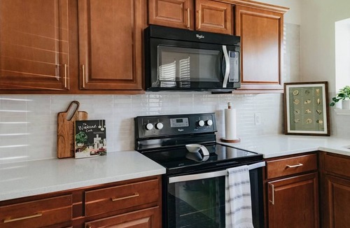Corinth House | 38min From FIFA Event 3BR/Office - New Mid Century