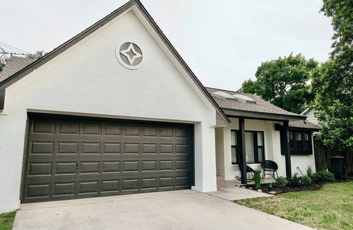 Corinth House | 38min From FIFA Event 3BR/Office - New Mid Century