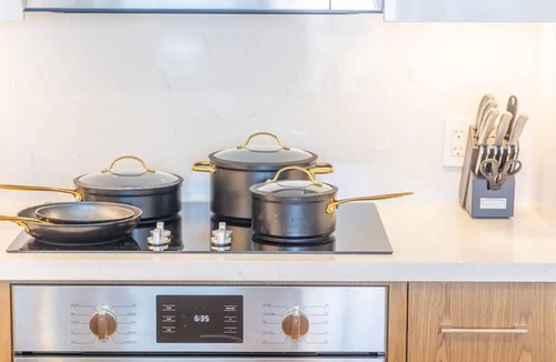 Ala Moana Condo | 38th Fl Azure Ala Moana | Panoramic Views | King | Parking