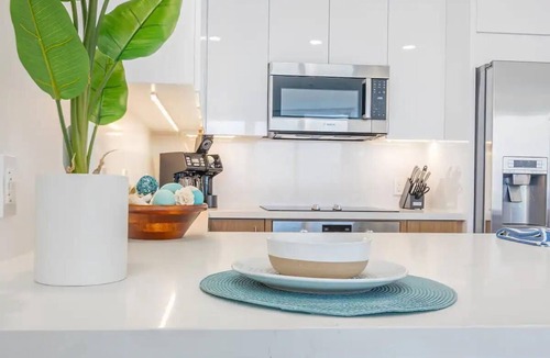 Ala Moana Condo | 38th Fl Azure Ala Moana | Panoramic Views | King | Parking