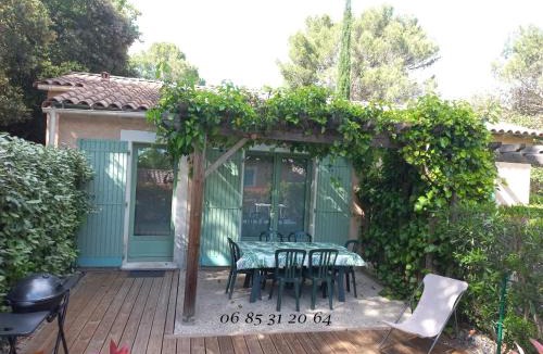 Gaujac House | 39 - Mazet Provençal dans Village Vacances