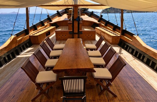 Labuan Bajo Boat Rental | 39 Meter Traditional Phinisi Boat