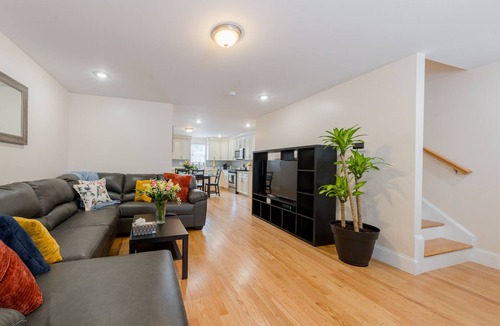 Quincy House | 39-Newly Built Townhouse