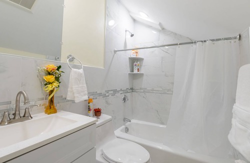 Quincy House | 39-Newly Built Townhouse