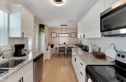 Sun Bay South House | 3908 W Tyson Ave Summ