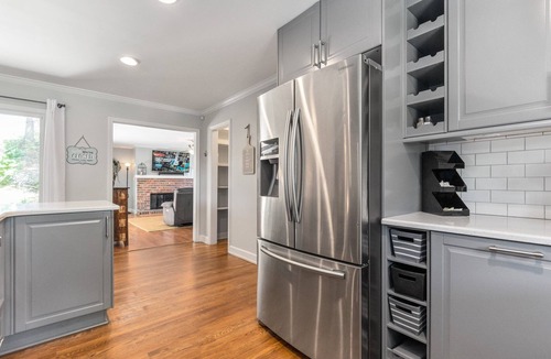 Smyrna Cottage | 3926 Pineview, Smyrna