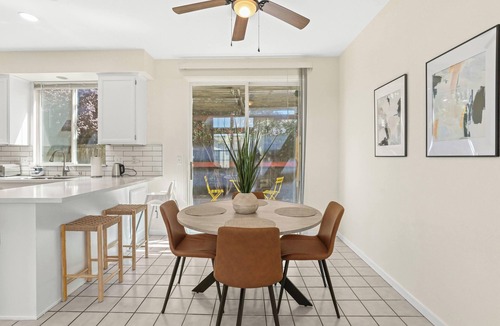 Southwestern Sacramento House | 3B 2.5B SFH, King Suite, 65" TV, Yard, Walkable to Parks/Shopping Square