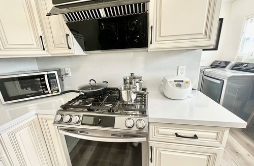 Alhambra House | 3B/2B Haven near Atlantic Square