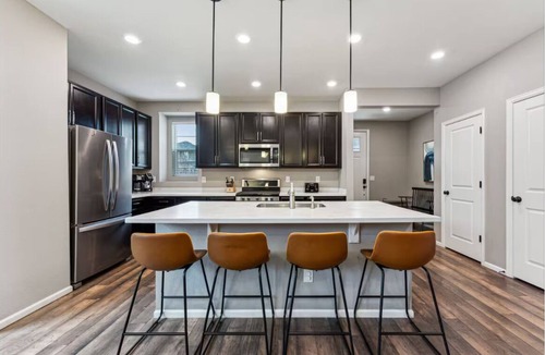Stapleton House | 3B/3B Pet-Friendly, Fenced, Parking