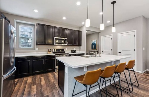 Stapleton House | 3B/3B Pet-Friendly, Fenced, Parking