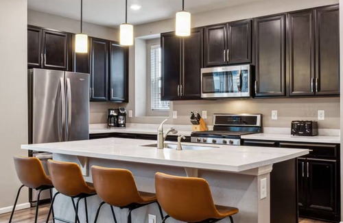 Stapleton House | 3B/3B Pet-Friendly, Fenced, Parking