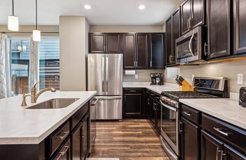 Stapleton House | 3B/3B Pet-Friendly, Fenced, Parking