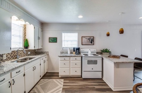 Gordonville House | 3B in Quiet Country close to Fishing and Megastar
