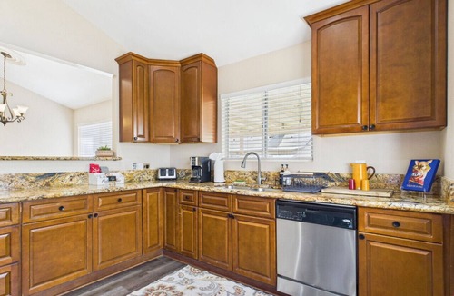 Glendale House | 3B w/pool for groups near stadium & entertainment