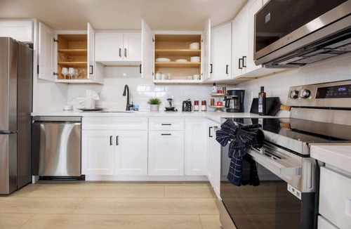 Cougar Mountain House | 3B2B Bellevue Lower Unit | Mountain View | Central