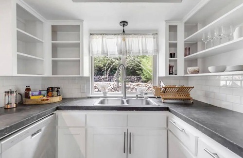 Scenic View West Condo | 3b2b Hidden Oasis in the Hills-Close to Downtown