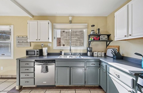 Upper Telegraph House | 3B2B spacious house close to Cal/SF W/D & Parking