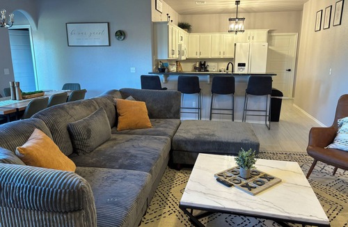 Oklahoma City House | 3B2B trendy house in OKC with WiFi, garage, W/D, recliner, yard, grill,ensuite,