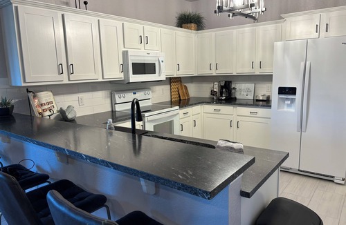 Oklahoma City House | 3B2B trendy house in OKC with WiFi, garage, W/D, recliner, yard, grill,ensuite,