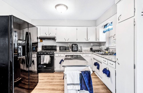 Bridgeport House | 3BD/1.5 Bath Central location by Downtown Louisville, Derby, YUM, & More!