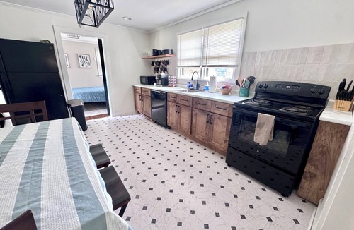 Eden House | 3bd/1bth Hidden Gem, Fast Wifi, Outdoor Space