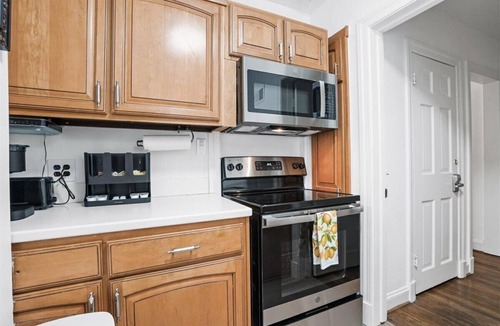Bethesda House | 3Bd/2.5ba Townhome in Bethesda nr NIH and Metro