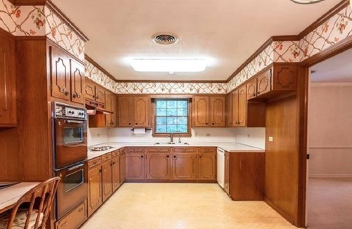 Summerville House | 3BD 2 BR Very Private Executive House