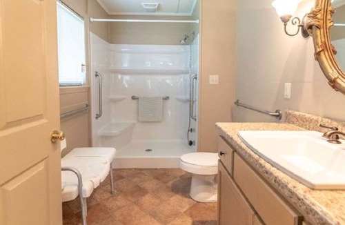 Summerville House | 3BD 2 BR Very Private Executive House