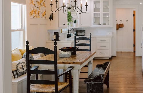 Ozark Cottage | 3bd 2ba Bumblebee Cottage in charming Ozark