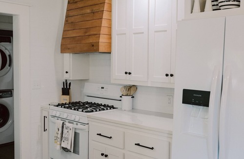 Ozark Cottage | 3bd 2ba Bumblebee Cottage in charming Ozark