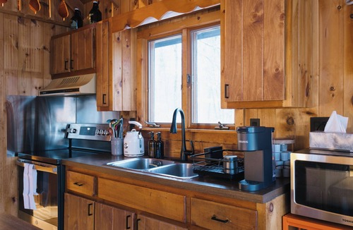 Jay Cabin | 3bd 2ba Cabin with Hot Tub & Fireplace