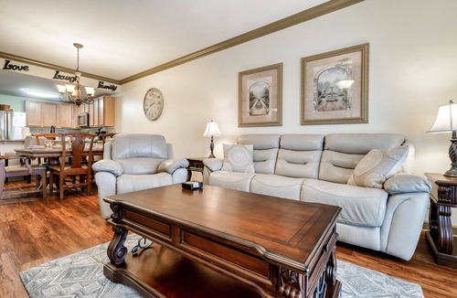 Pigeon Forge Condo | 3Bd/2Ba Condo New Remodel Right Off the Parkway in the Heart of Pigeon Forge