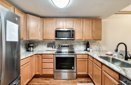 Pigeon Forge Condo | 3Bd/2Ba Condo New Remodel Right Off the Parkway in the Heart of Pigeon Forge