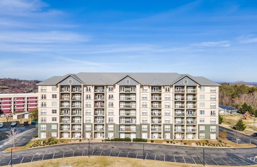 Pigeon Forge Condo | 3Bd/2Ba Condo New Remodel Right Off the Parkway in the Heart of Pigeon Forge