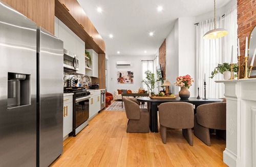 Jersey City Apartment | 3BD 2BA Duplex Brownstone + Parking - 25 min NYC