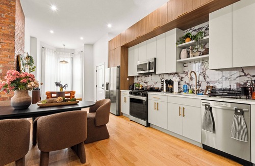 Jersey City Apartment | 3BD 2BA Duplex Brownstone + Parking - 25 min NYC