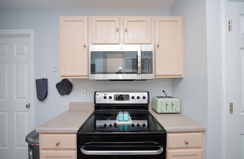 St. Louis House | 3bd, 2bth, 1K&2Q, Walk to park! Park 1 car in Ga.!