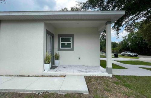 New Malibu Villa | 3BD/2BTH Home Near Downtown Orlando