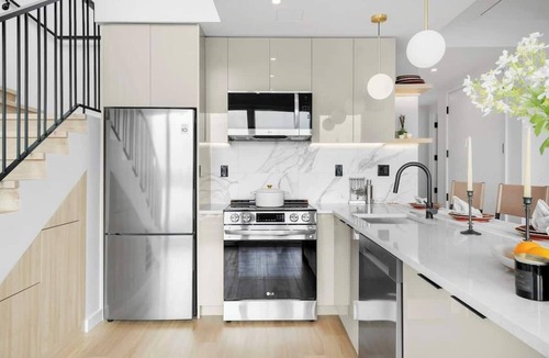 Greenpoint House | 3bd/3bath Penthouse with balcony